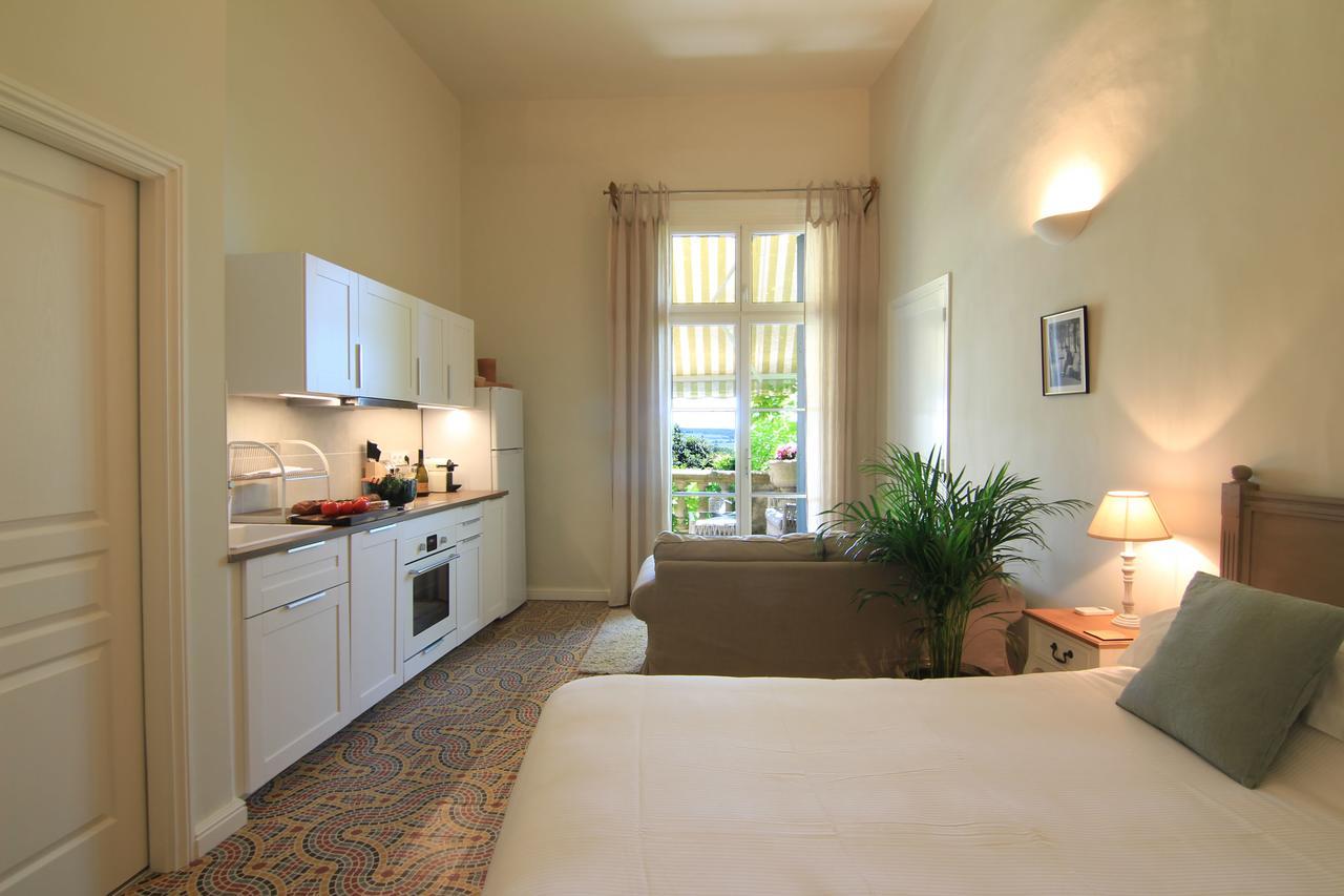 Cinq & Sept Hotel Roujan ภายนอก รูปภาพ